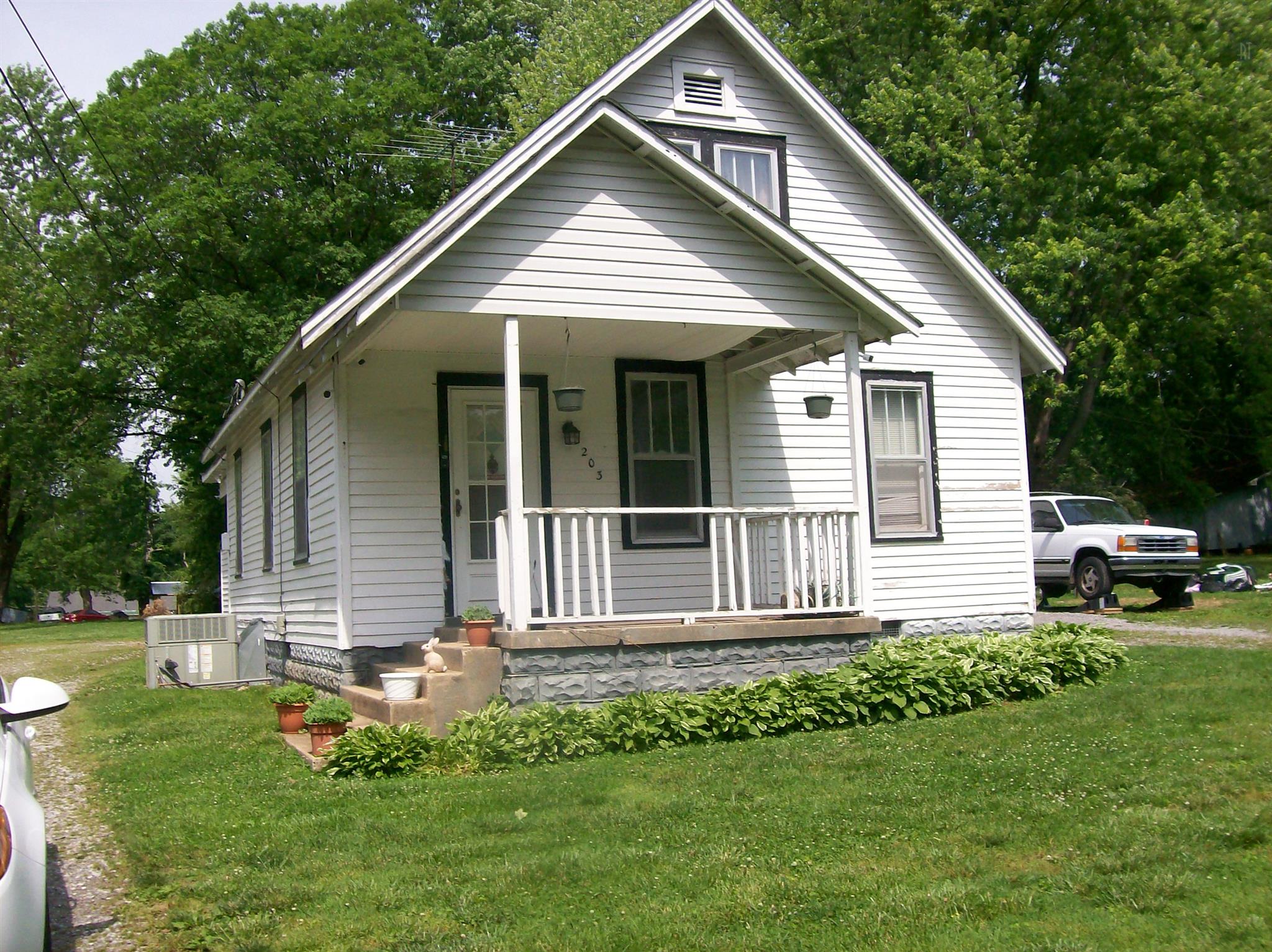 203 Circle Drive Springfield, TN 37172 - Photo 1 of 2 Doll house with rental next door, live in main make note with apartment!