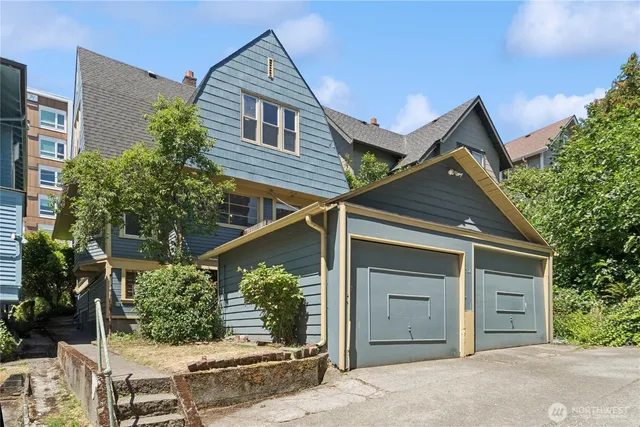 $3,995 | 704 Warren Avenue North, Seattle, WA 98109