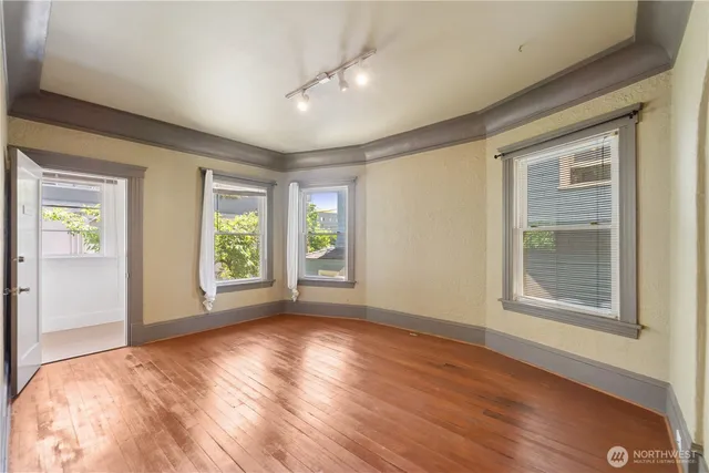 $3,995 | 704 Warren Avenue North, Seattle, WA 98109