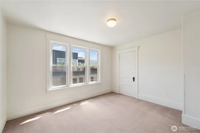 $3,995 | 704 Warren Avenue North, Seattle, WA 98109