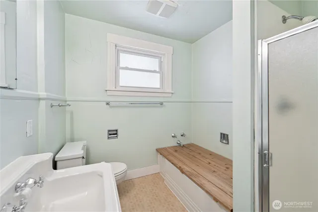 $3,995 | 704 Warren Avenue North, Seattle, WA 98109