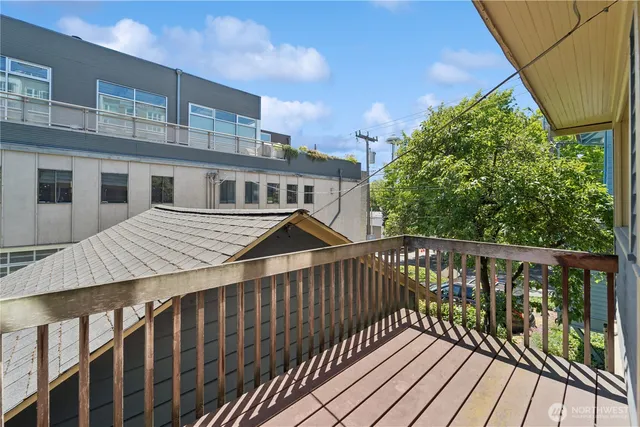 $3,995 | 704 Warren Avenue North, Seattle, WA 98109