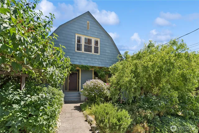$3,995 | 704 Warren Avenue North, Seattle, WA 98109
