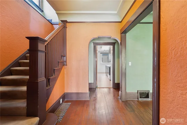 $3,995 | 704 Warren Avenue North, Seattle, WA 98109