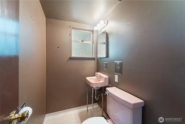 $3,995 | 704 Warren Avenue North, Seattle, WA 98109