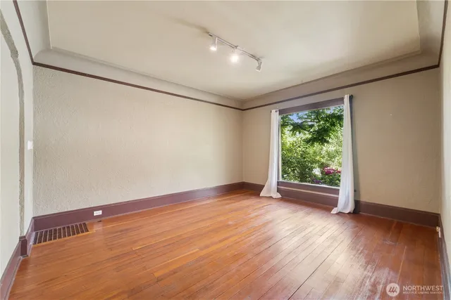 $3,995 | 704 Warren Avenue North, Seattle, WA 98109