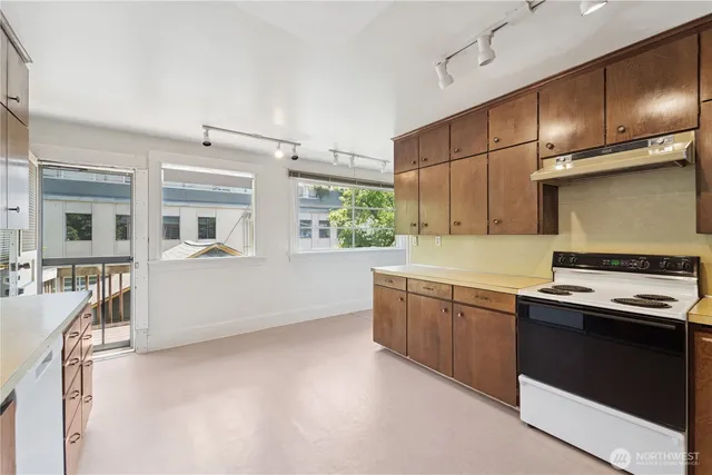 $3,995 | 704 Warren Avenue North, Seattle, WA 98109