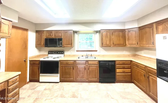 $299,000 | 508 West Lakeshore Drive, Carriere, MS 39426