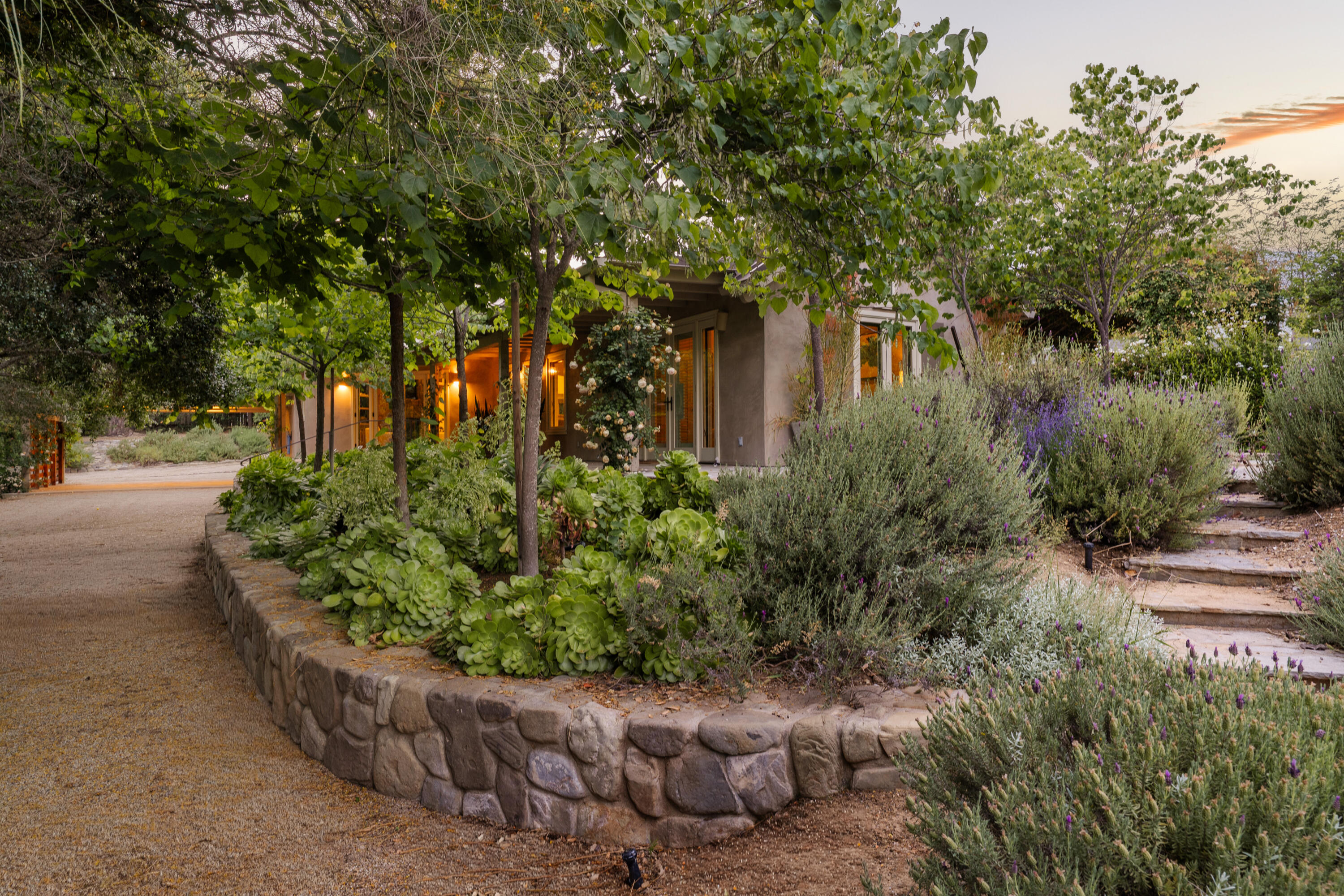 813 Country Club Road Ojai, CA 93023 - Photo 22 of 31 Twilight Entry