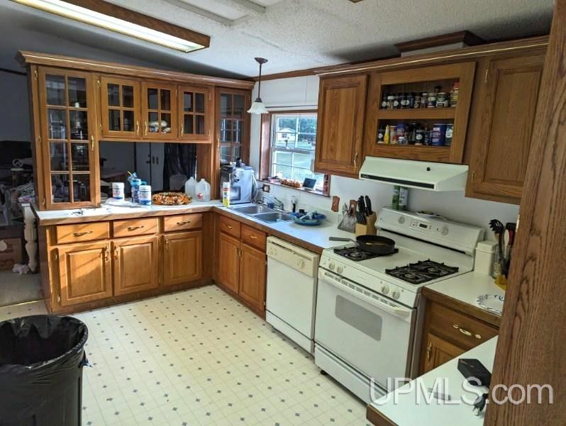 50 Tipperary Road Gladstone, MI 49837 - Photo 3 of 10 Gallery Image 3