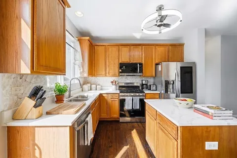 $465,000 | 579 West Caldwell Drive, Round Lake, IL 60073