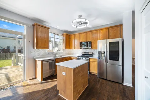 $465,000 | 579 West Caldwell Drive, Round Lake, IL 60073