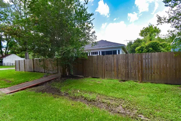 $120,000 | 525 Mowbray Street, Sour Lake, TX 77659