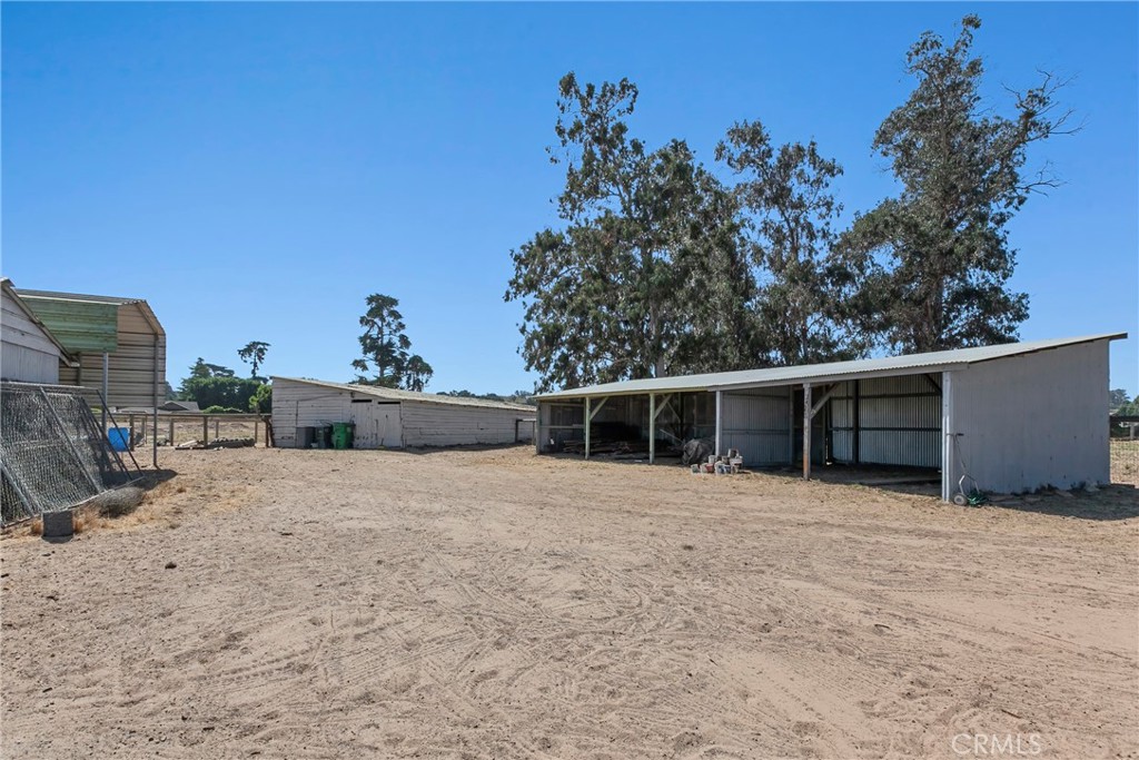 117 West El Campo Road Arroyo Grande, CA 93420 - Photo 28 of 43 a view of a house with a snow in the background