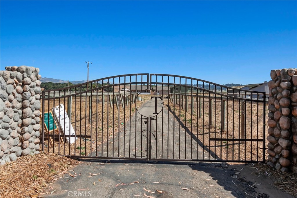 117 West El Campo Road Arroyo Grande, CA 93420 - Photo 3 of 43 a view of a black gate