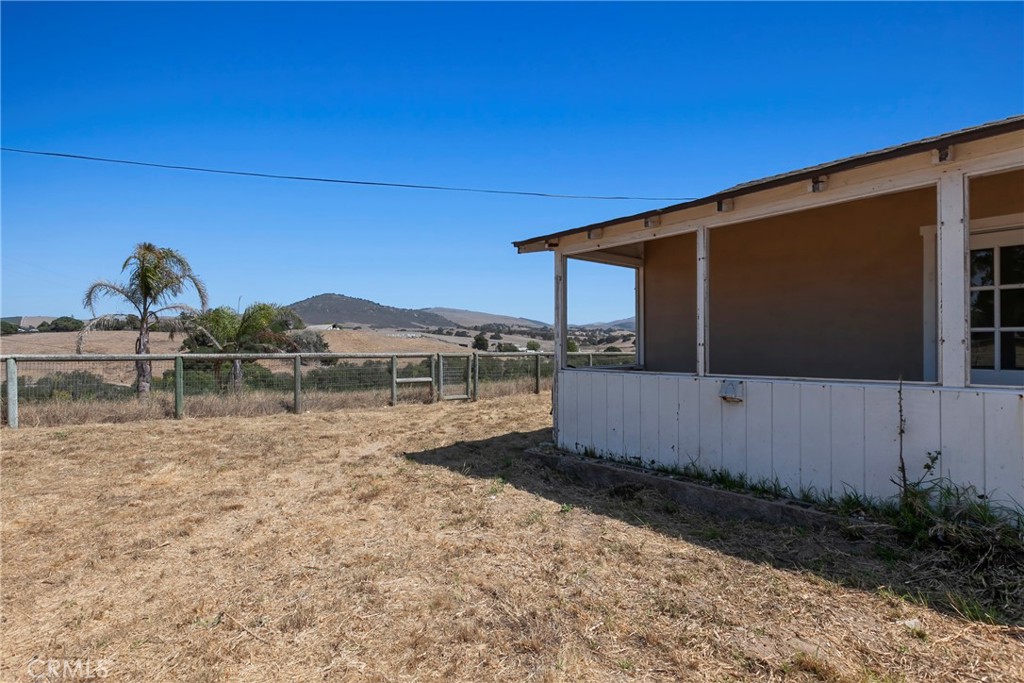 117 West El Campo Road Arroyo Grande, CA 93420 - Photo 38 of 43 a front view of a house with a yard
