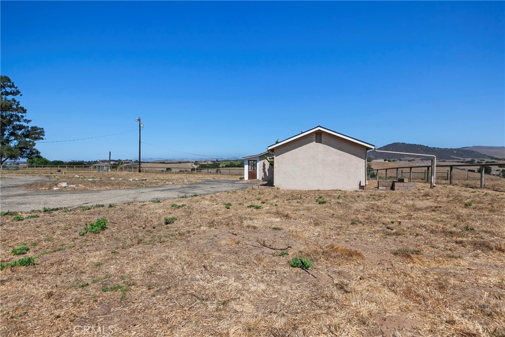 117 West El Campo Road Arroyo Grande, CA 93420 - Photo 39 of 43 a view of a house with a dry yard