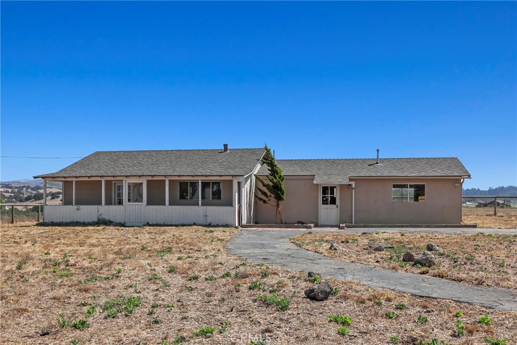 117 West El Campo Road Arroyo Grande, CA 93420 - Photo 9 of 43 a front view of a house with a yard