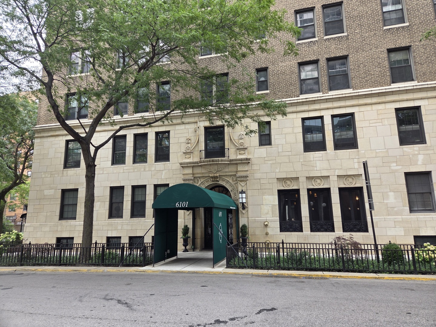 6101 North Sheridan Road, Unit 1F Chicago, IL 60660 - Photo 3 of 20