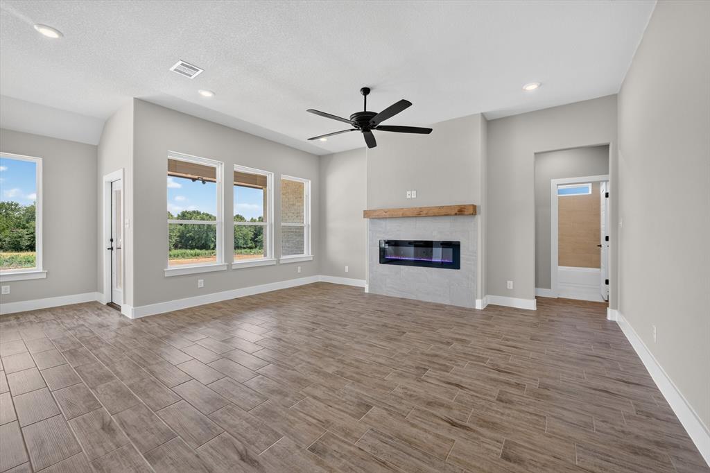 1026 Colt Road Springtown, TX 76082 - Photo 5 of 40 Gallery Image 5