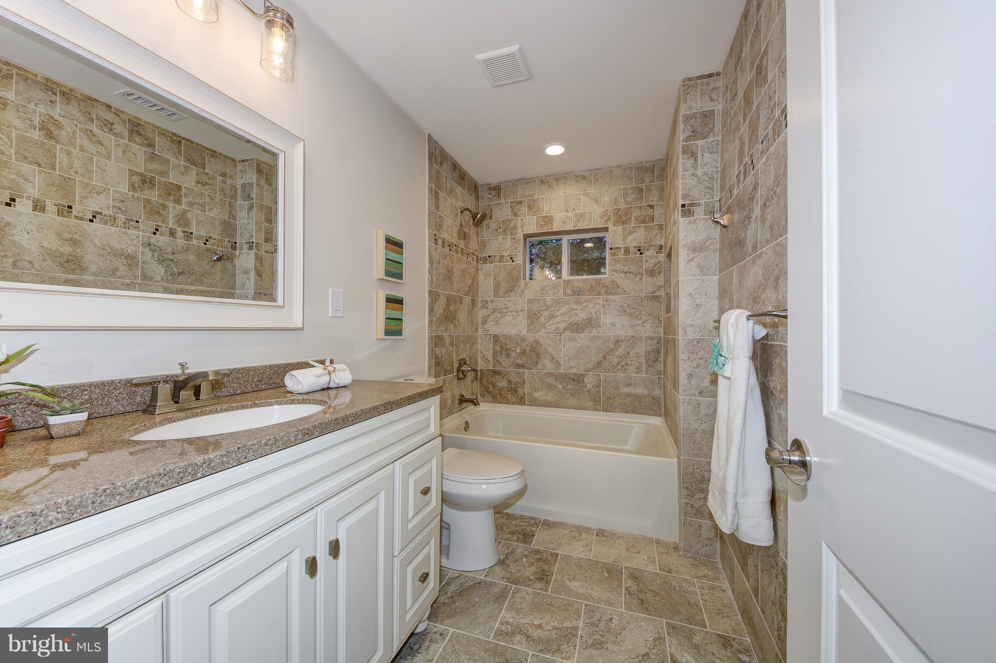 1200 Locust Lane Edgewater, MD 21037 - Photo 13 of 29 Bath