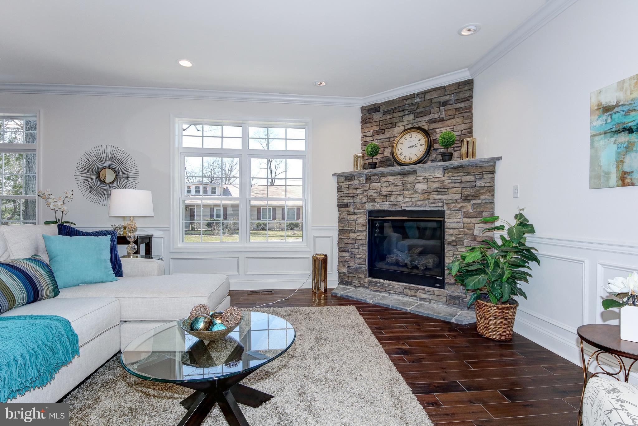 1200 Locust Lane Edgewater, MD 21037 - Photo 8 of 29 Living Room
