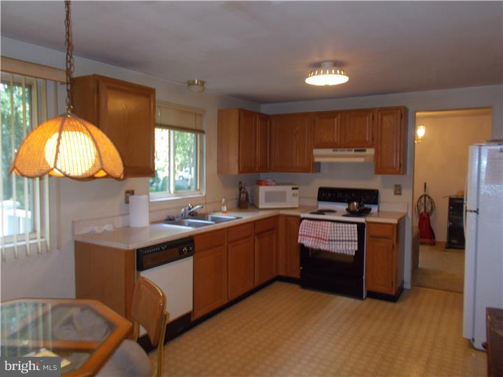 1915 Columbus Road Burlington Township, NJ 08016 - Photo 3 of 12 Kitchen
