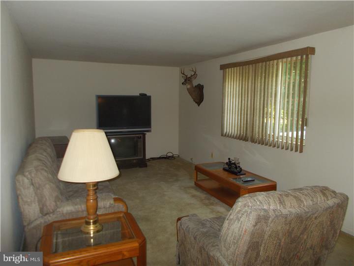 1915 Columbus Road Burlington Township, NJ 08016 - Photo 4 of 12 Family Room