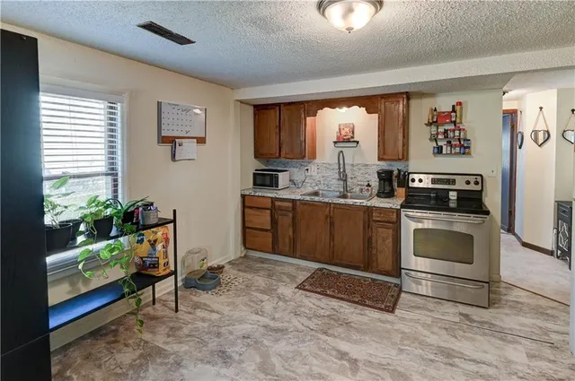 $139,700 | 928 Dakota Street, Leavenworth, KS 66048