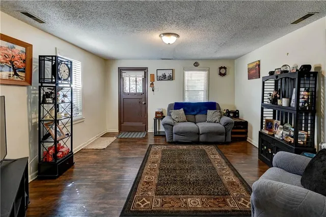 $139,700 | 928 Dakota Street, Leavenworth, KS 66048