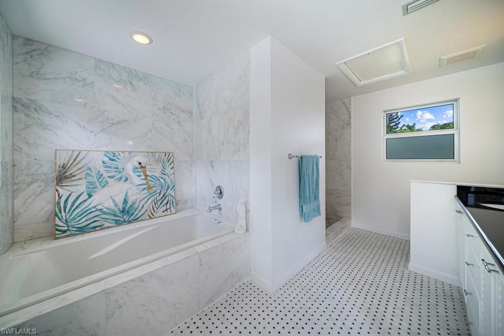 2751 Crayton Road Naples, FL 34103 - Photo 19 of 29 Gallery Image 19