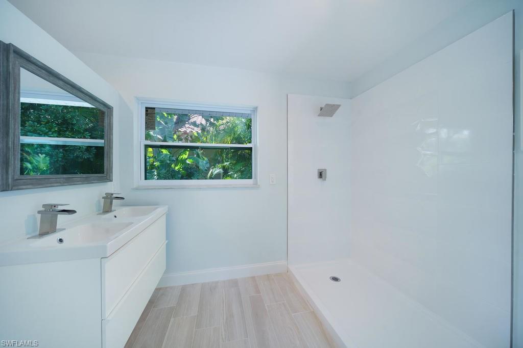 2751 Crayton Road Naples, FL 34103 - Photo 25 of 29 Gallery Image 25