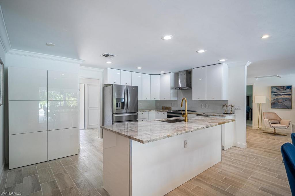 2751 Crayton Road Naples, FL 34103 - Photo 5 of 29 Gallery Image 5