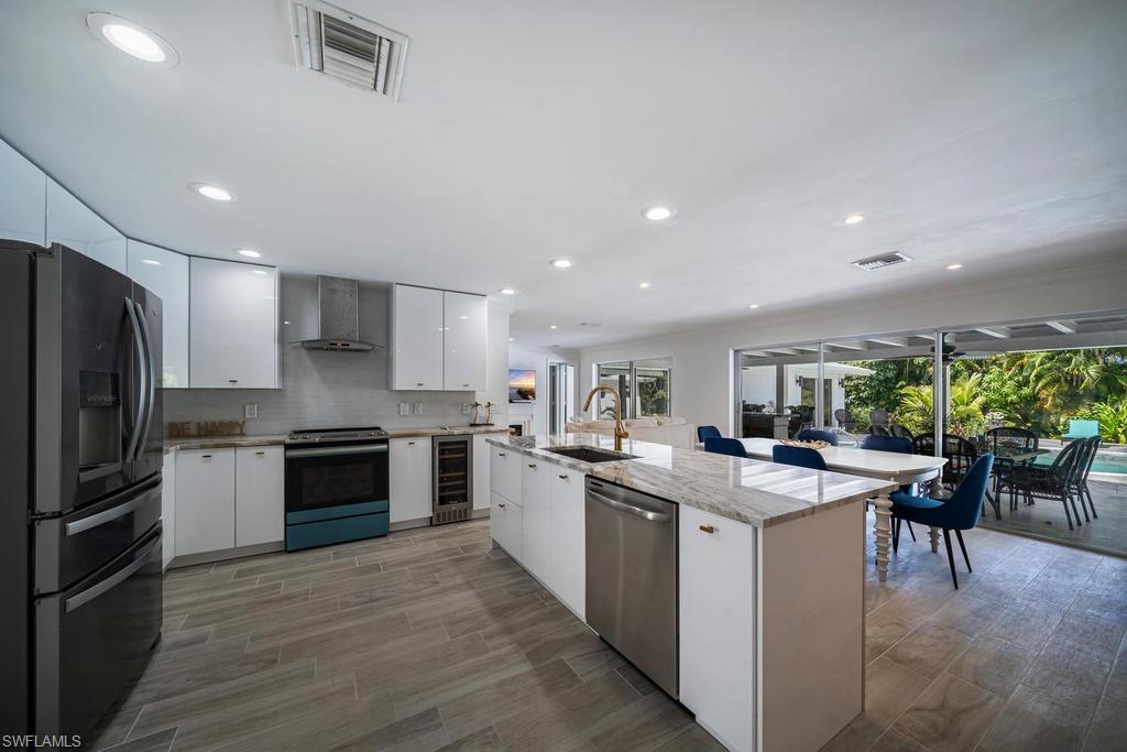 2751 Crayton Road Naples, FL 34103 - Photo 6 of 29 Gallery Image 6