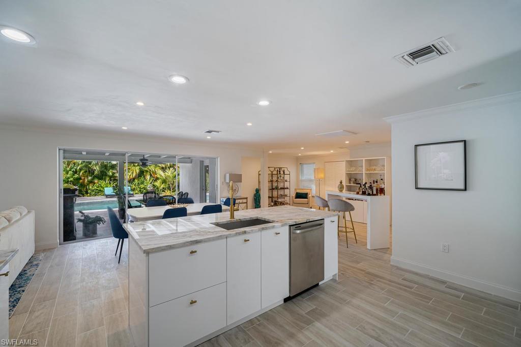 2751 Crayton Road Naples, FL 34103 - Photo 7 of 29 Gallery Image 7