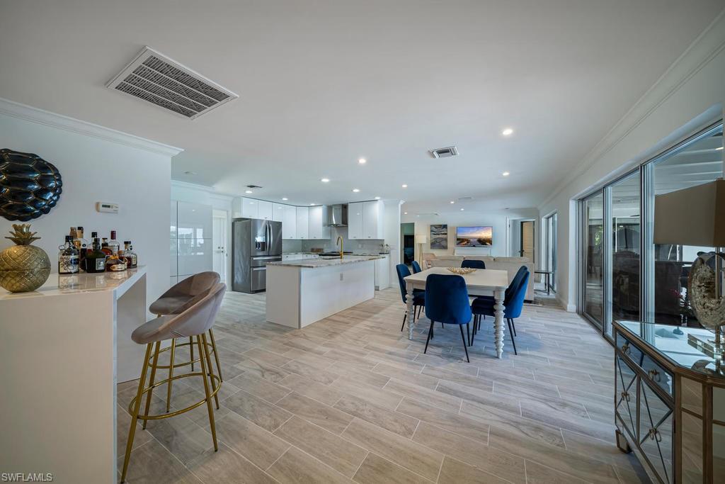 2751 Crayton Road Naples, FL 34103 - Photo 9 of 29 Gallery Image 9
