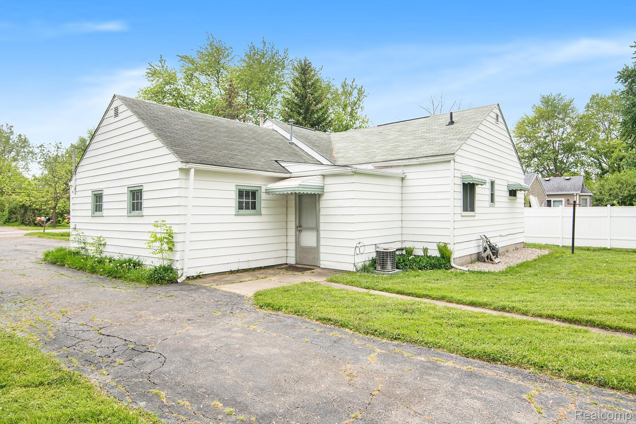 5054 Coldwater Road Flint, MI 48504 - Photo 4 of 25 DSC_4765.jpg