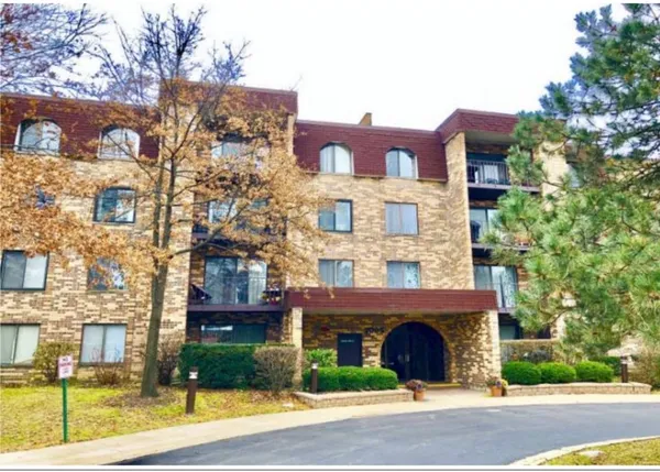 $285,000 | 2005 Valencia Drive, Unit 306D, Northbrook, IL 60062