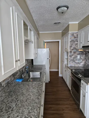 $1,550 | 111 Bowie Street, Port Lavaca, TX 77979