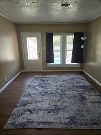 $1,550 | 111 Bowie Street, Port Lavaca, TX 77979