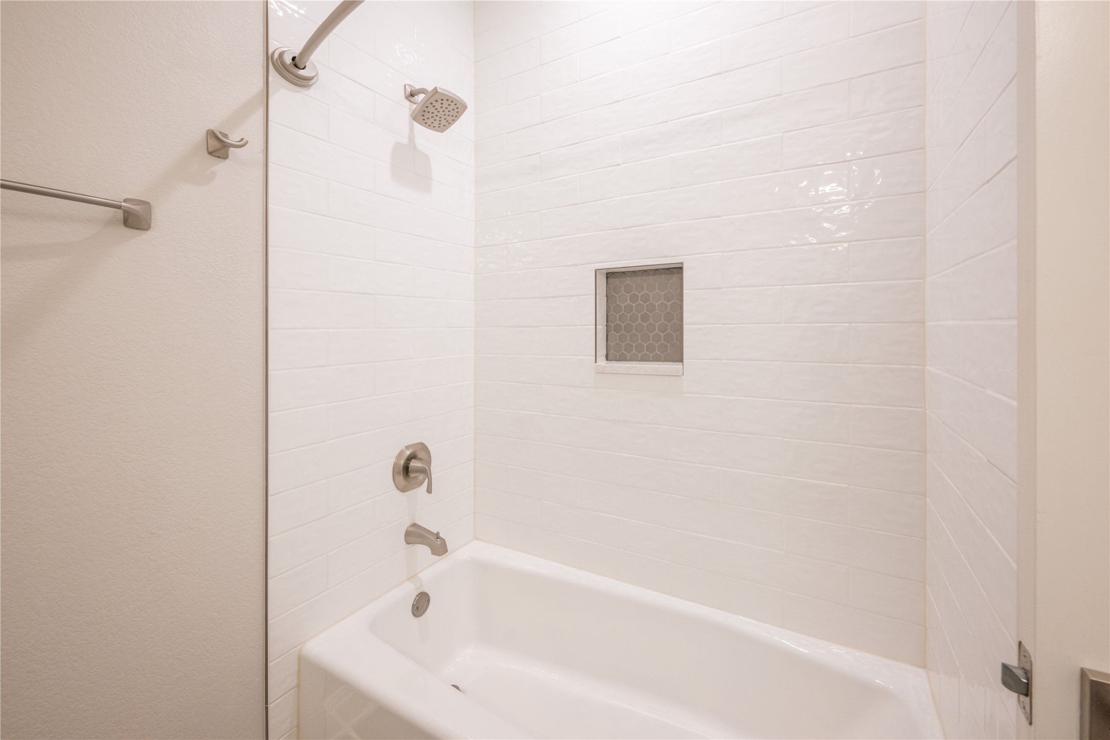 232 Sunrise Ridge Loop Austin, TX 78738 - Photo 28 of 37 White subway tile shower surround with integrated recessed niche featuring hexagonal mosaic tile