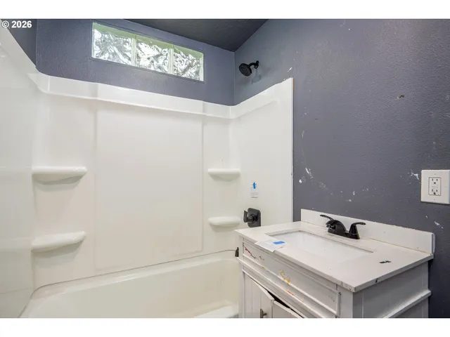 $233,500 | 1879 G Street, Springfield, OR 97477