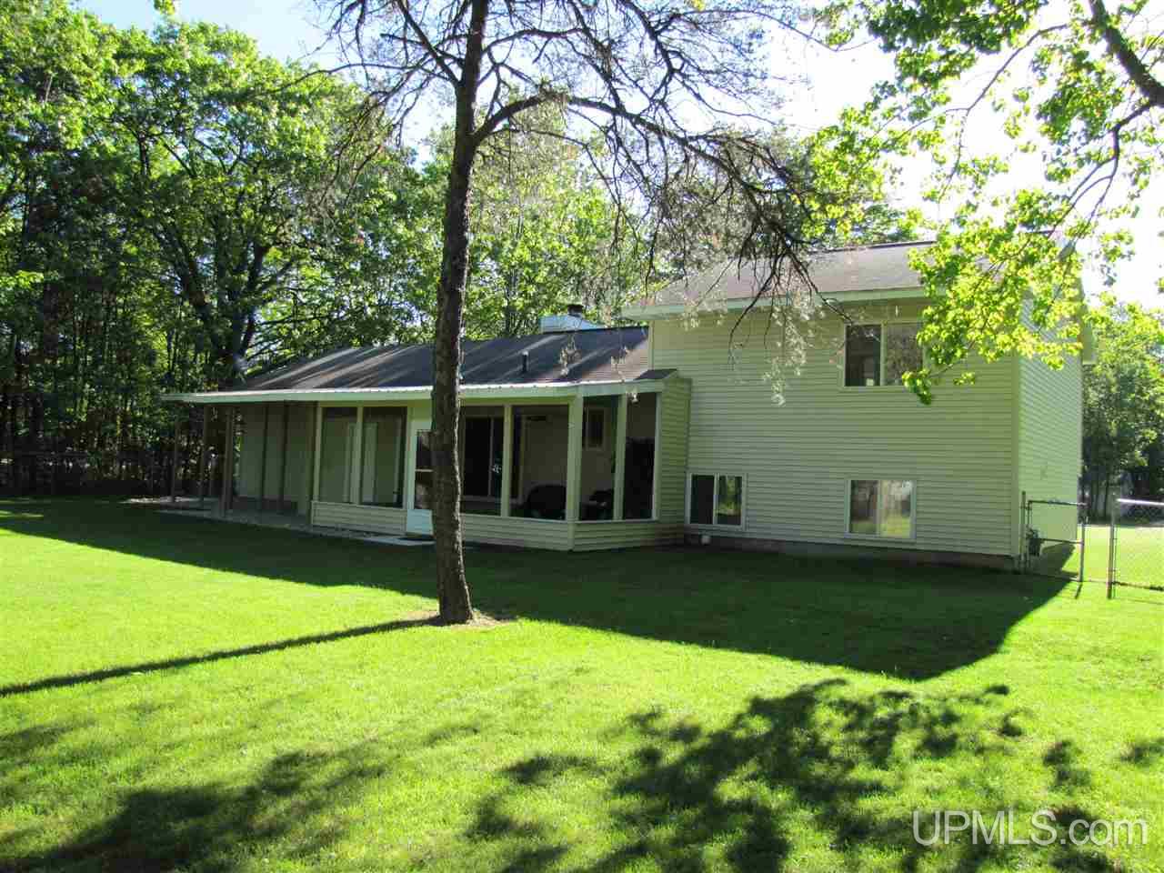 44 Tipperary Road Gladstone, MI 49837 - Photo 2 of 15 Gallery Image 2