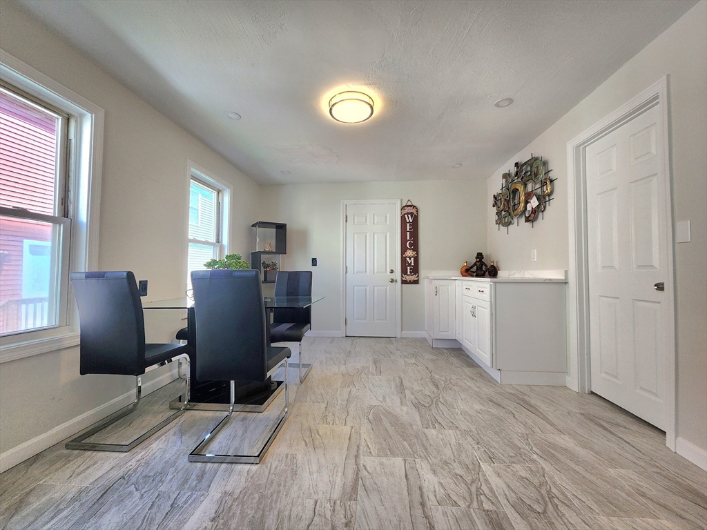 52 Harrison Street Worcester, MA 01604 - Photo 13 of 32