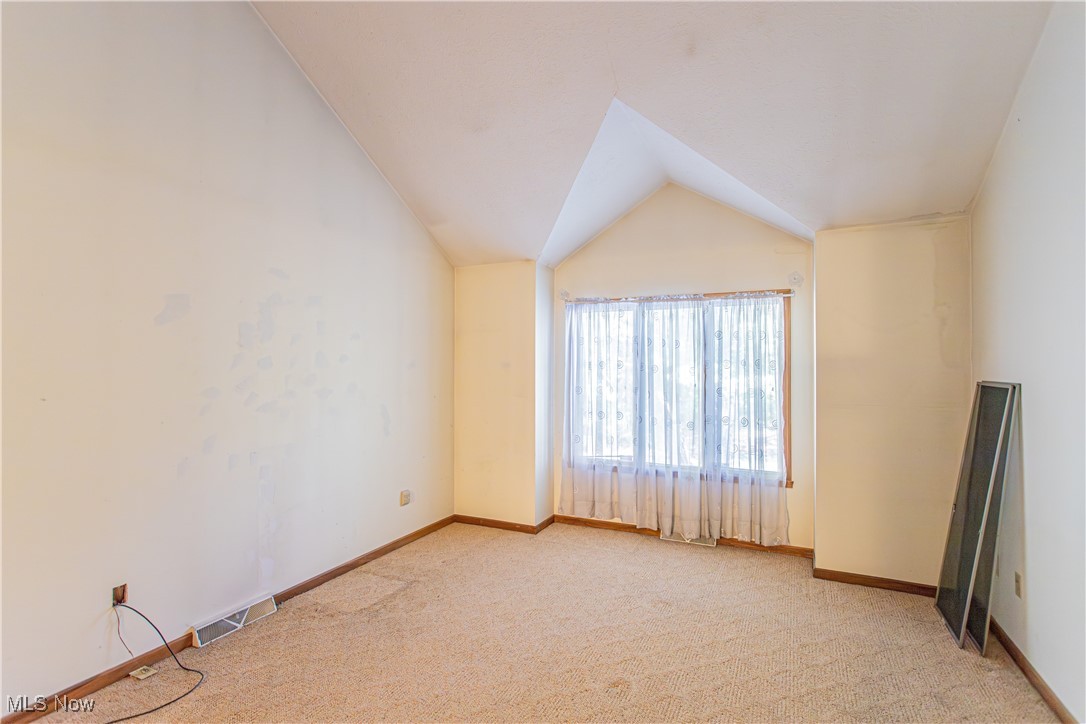 8937 Inverrary Warren, OH 44484 - Photo 14 of 29 1 floor master Bed