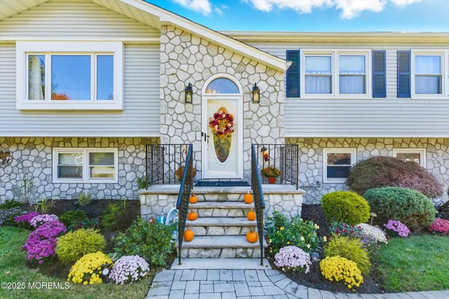 $1,195,000 | 110 Whispering Pines Drive, Lincroft, NJ 07738