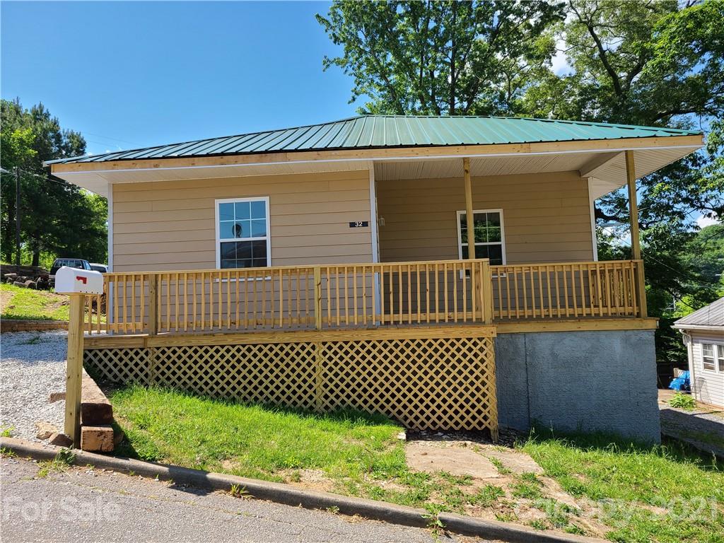 32 Ridge Street Marion, NC 28752 - Photo 1 of 37 Gallery Image 1