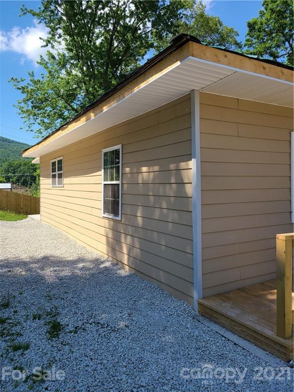 32 Ridge Street Marion, NC 28752 - Photo 6 of 37 Gallery Image 6
