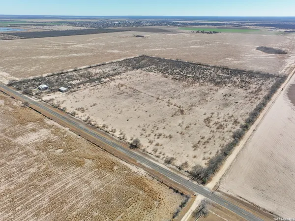 $240,000 | 793 Fm 1986 La, La Pryor, TX 78872
