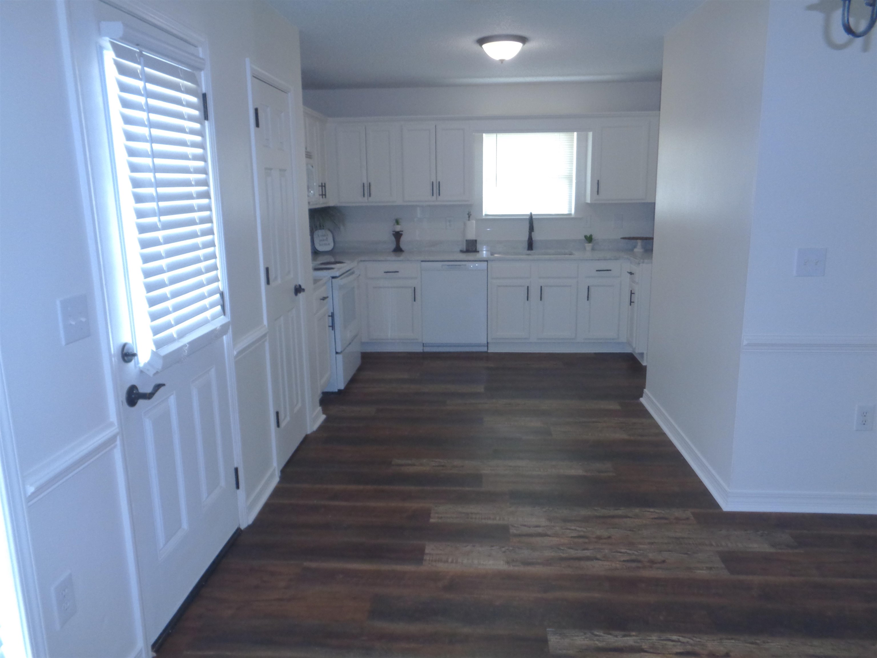1557 Majesty Loop Foley, AL 36535 - Photo 9 of 25 Kitchen